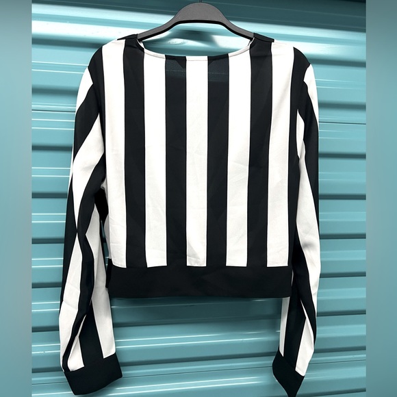 New striped wrapped front top - Picture 7 of 8